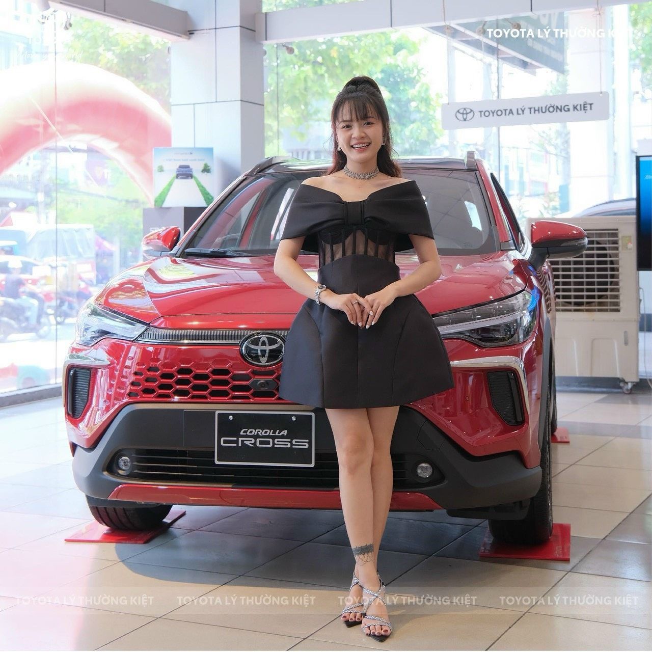 TOYOTA CROSS